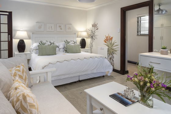 Full DSTV, private patio with gas BBQ/braai, King bed or twin beds, en-suite bathroom. Full DSTV, private patio with gas BBQ/braai, King bed or twin beds, en-suite bathroom.