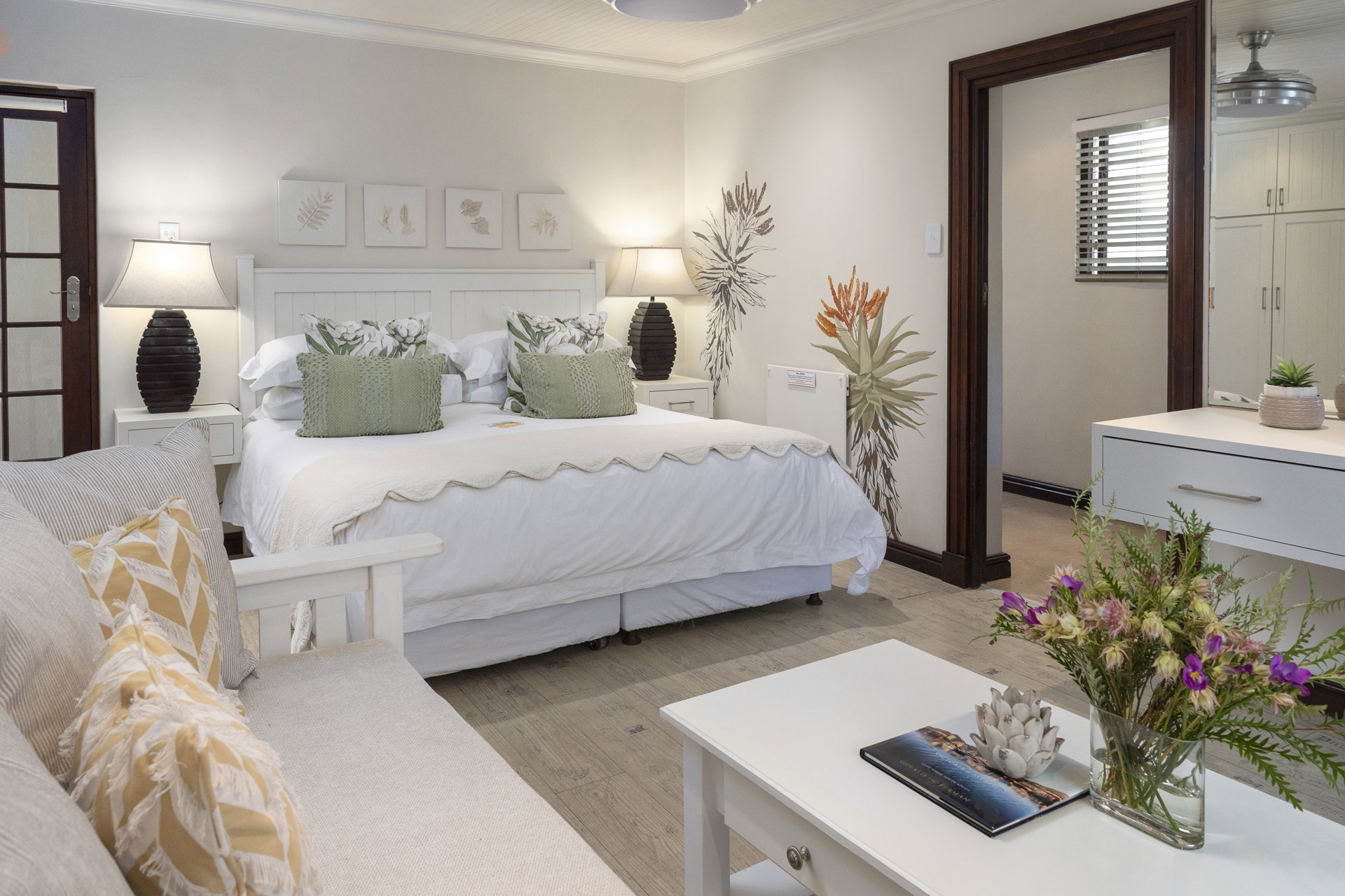 DELUXE ROOM!