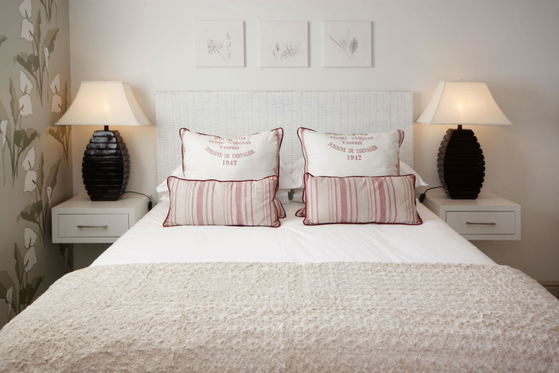 Standard Room with ensuite shower, DSTV, WIFI, tea/coffee making facilities, wall heater, ceiling fan, hot water bottles, safety deposit box, artistic hand painted walls.