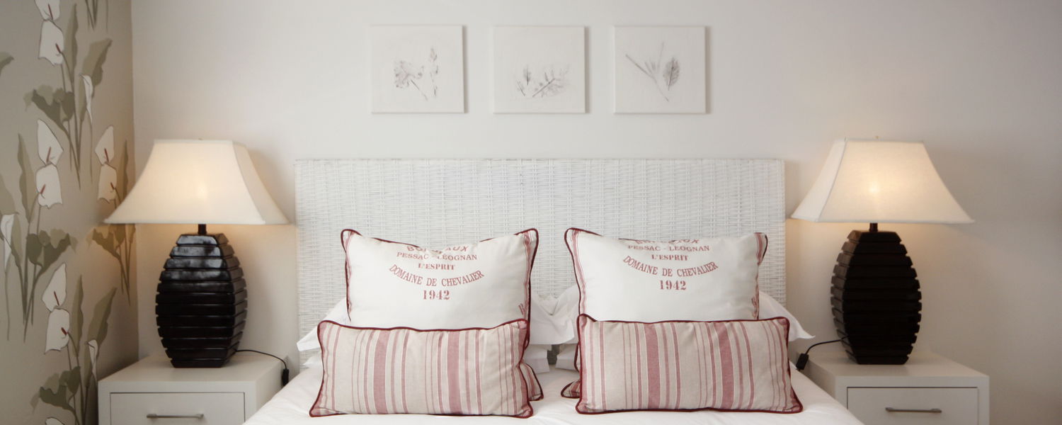 Standard Room with ensuite shower, DSTV, WIFI, tea/coffee making facilities, wall heater, ceiling fan, hot water bottles, safety deposit box, artistic hand painted walls.