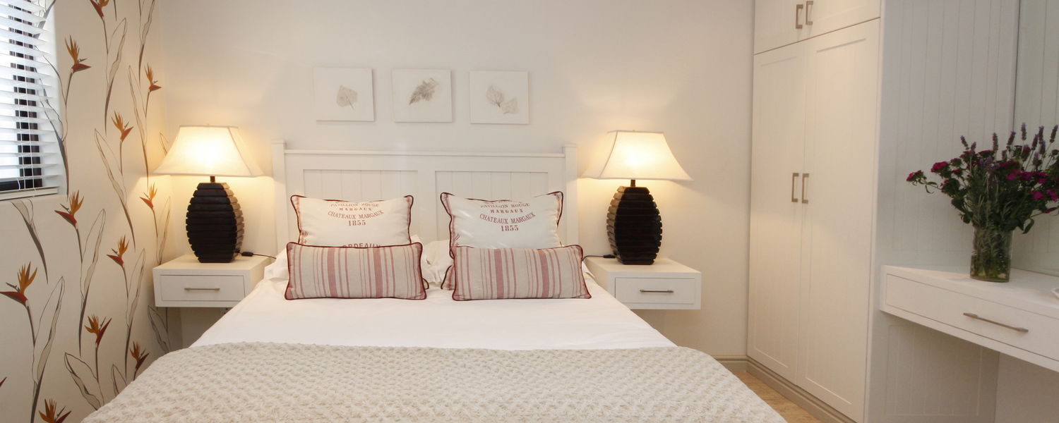 Standard Room with en-suite shower, DSTV, WIFI, tea/coffee making facilities, wall heater, ceiling fan, hot water bottles, safety deposit box, luggage rack, artistic hand painted walls.