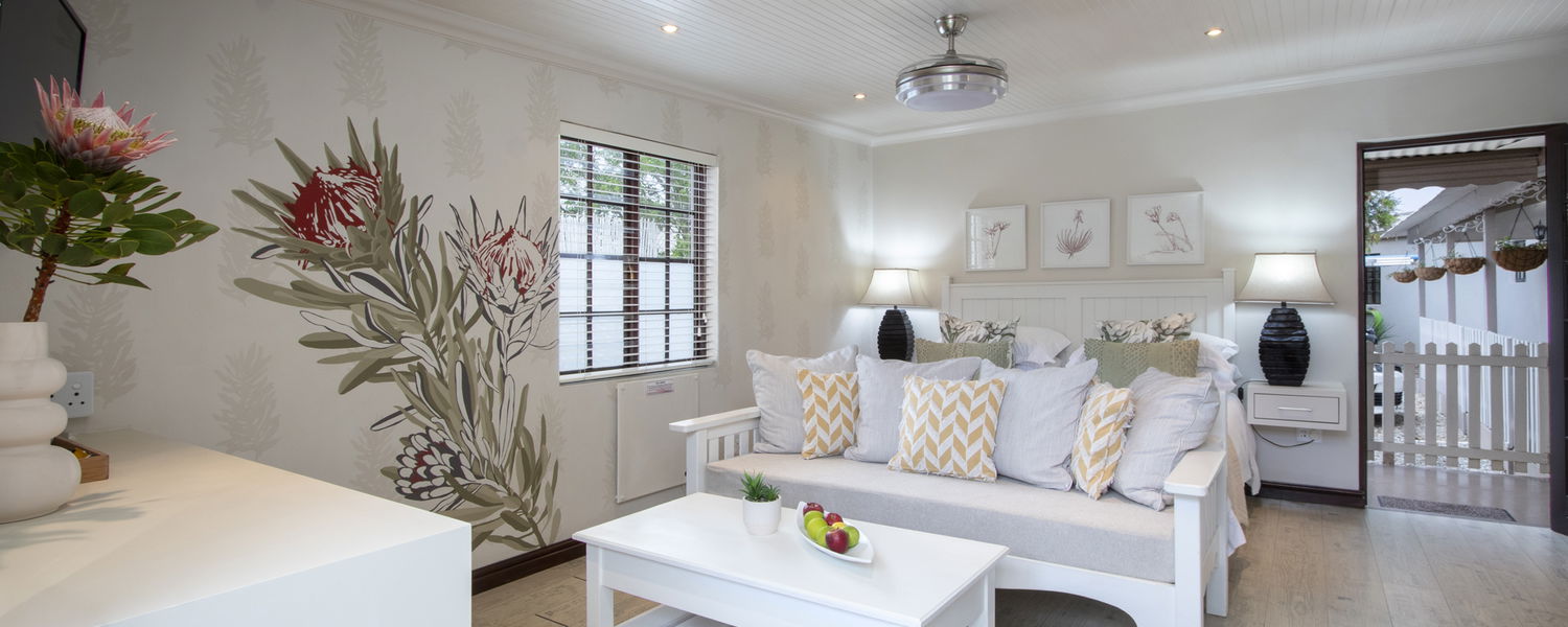 Deluxe room - ensuite bathroom, & Private patio with gas BBQ/braai