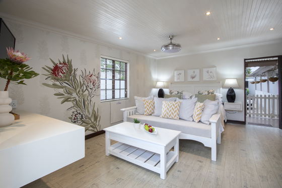 Full DSTV, private patio with gas BBQ/braai, King bed or twin beds, en-suite bathroom. Full DSTV, private patio with gas BBQ/braai, King bed or twin beds, en-suite bathroom.
