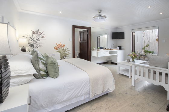 Full DSTV, private patio with gas BBQ/braai, King bed or twin beds, en-suite bathroom.