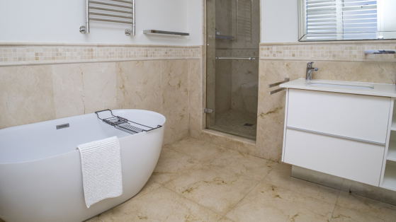Main En Suite