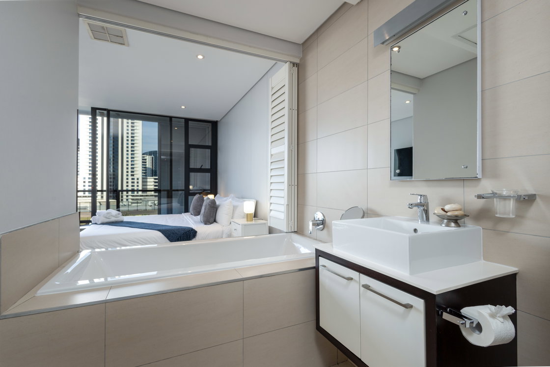Main en suite