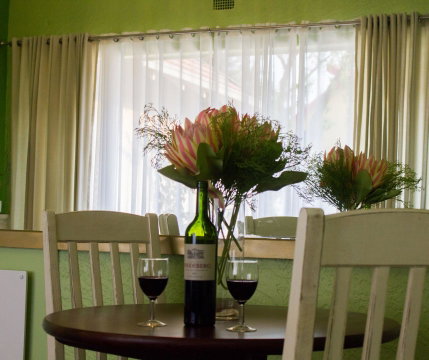 Plum Cottage louge dining