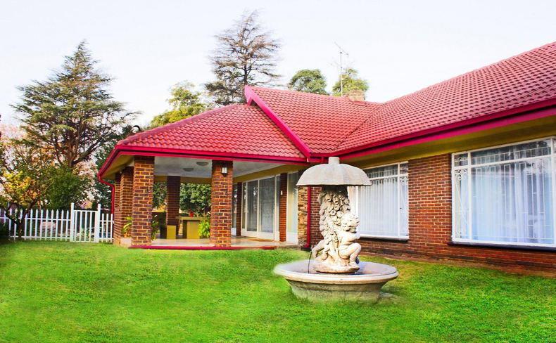 Madeison House front garden