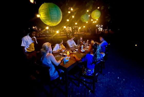 Diner outside at Msandile River Lodge