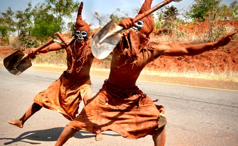 kuluwankulu dancing in malawi on the street