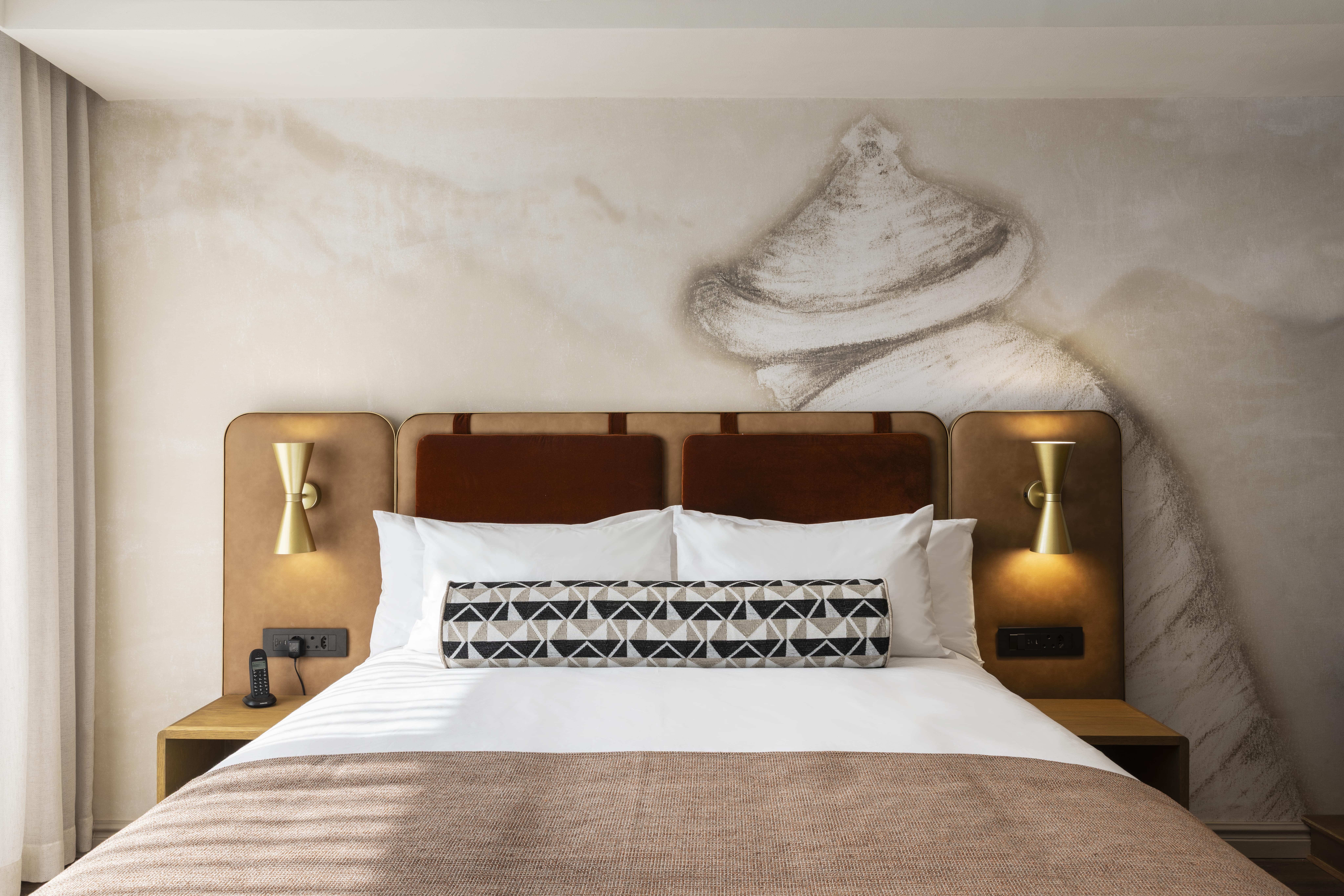 Queen bedroom guestroom