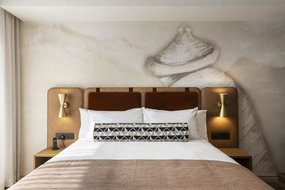 Queen bedroom guestroom