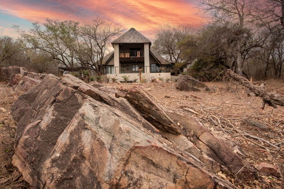 An Exclusive-use 3-Bedroom Villa next to th Kruger National Park An Exclusive-use 3-Bedroom Villa next to th Kruger National Park
