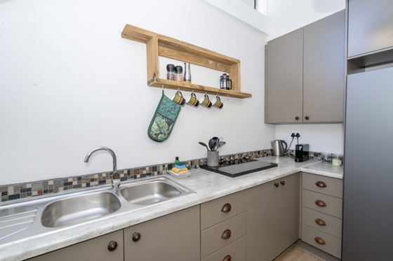Kitchenette to prepare light meals