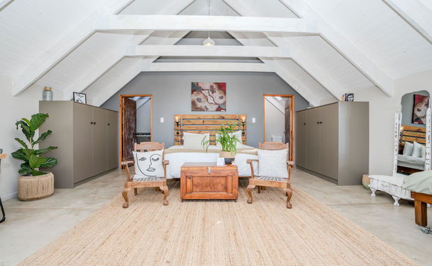 Cozy Loft with Balcony, Braai & Pool Access