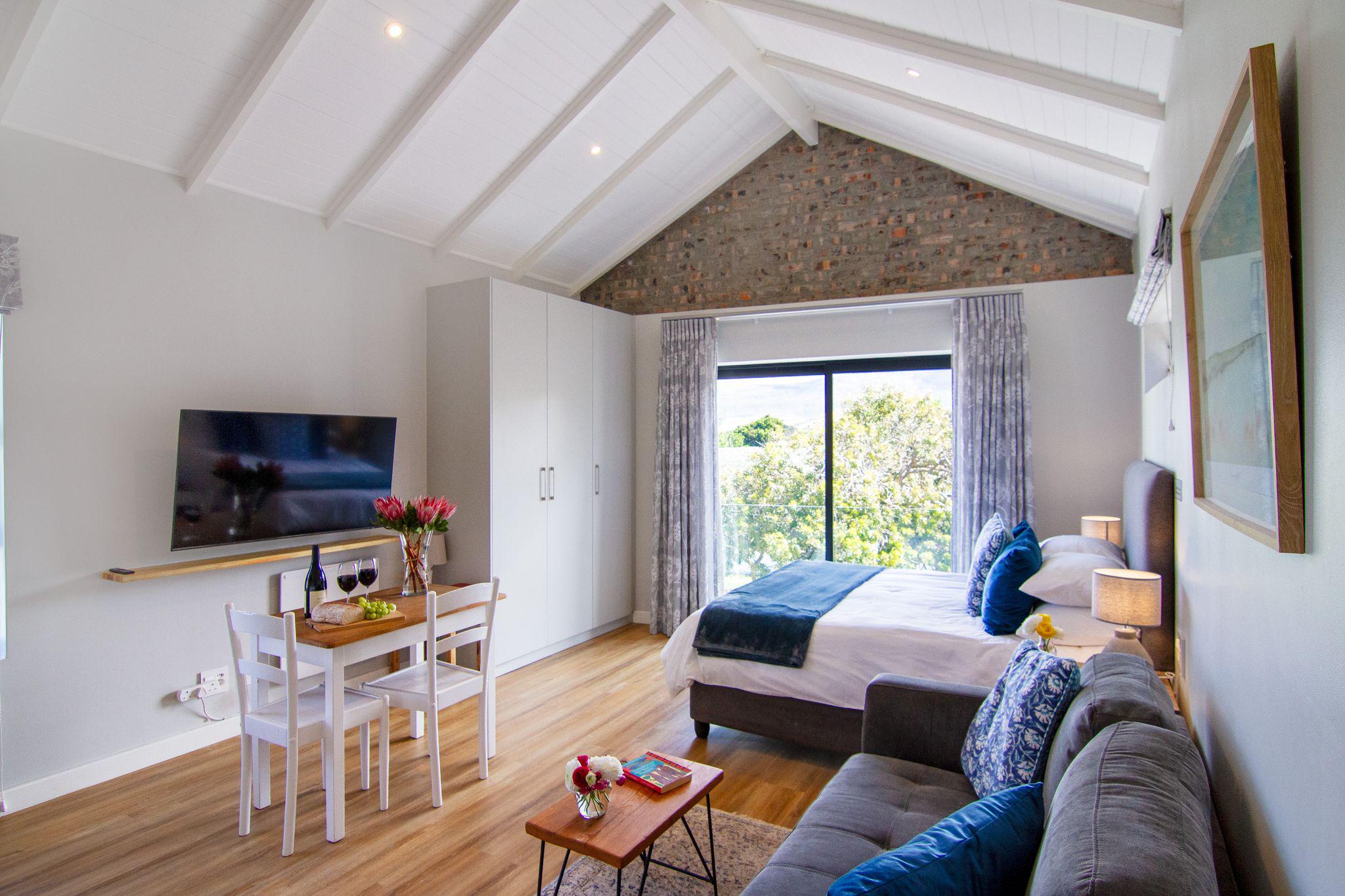 Charming Studio Stays in the Heart of Bergvliet, Cape Town