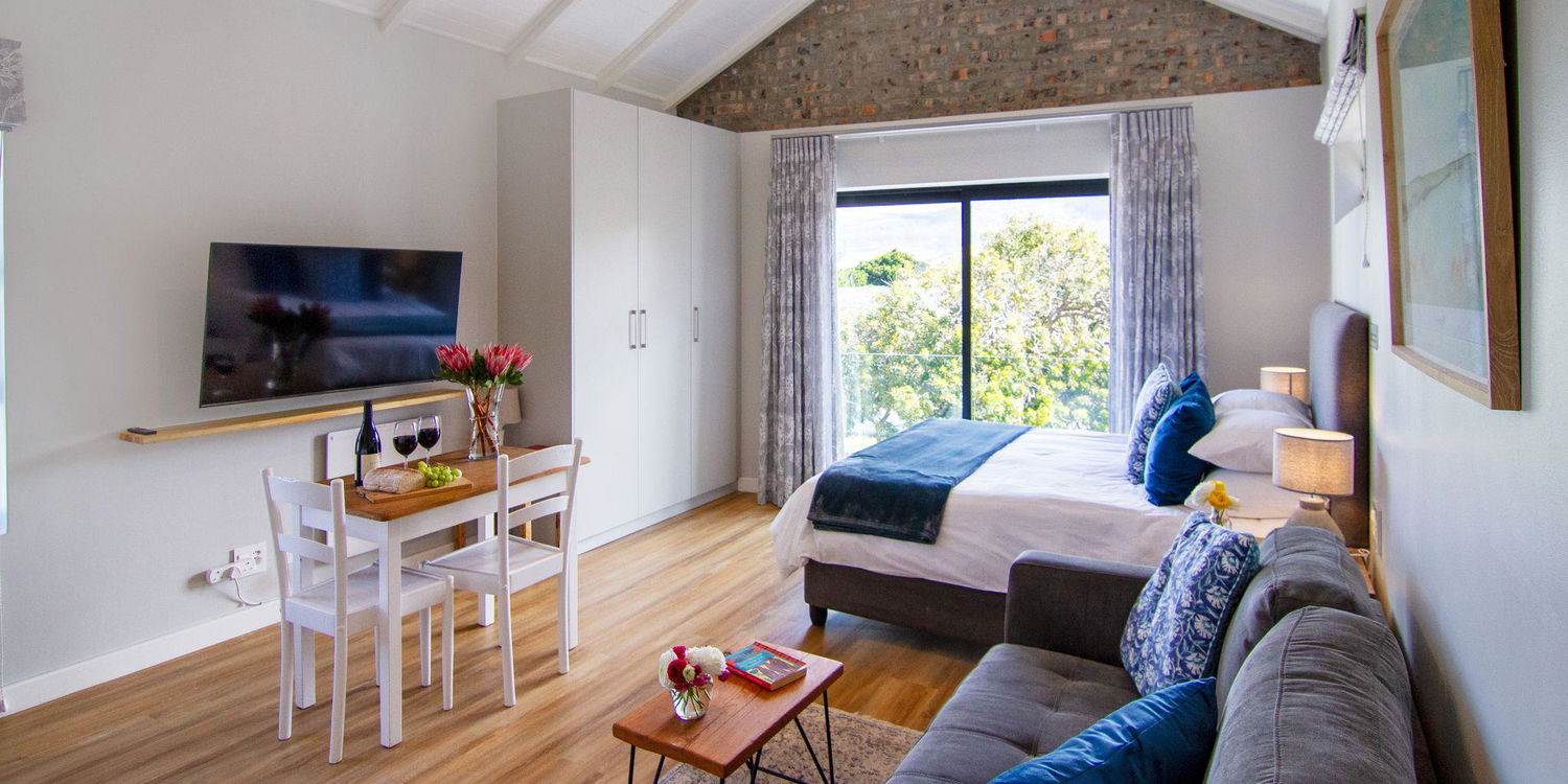 Charming Studio Stays in the Heart of Bergvliet, Cape Town