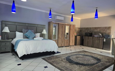 Luxury Business/Family Room - 1