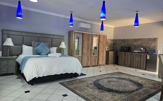 Luxury Business/Family Room - 1
