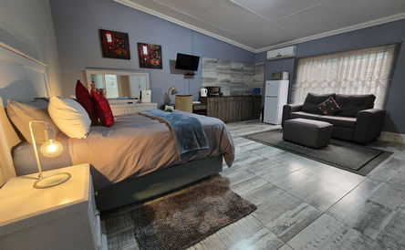 Luxury Business/Family Room - 3