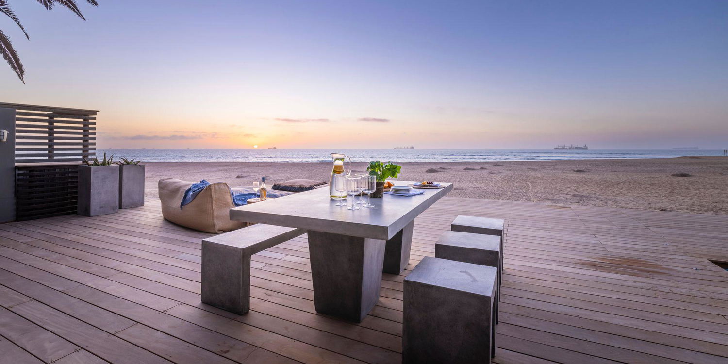 Where Dessert Dunes Meet Seaside Serenity.