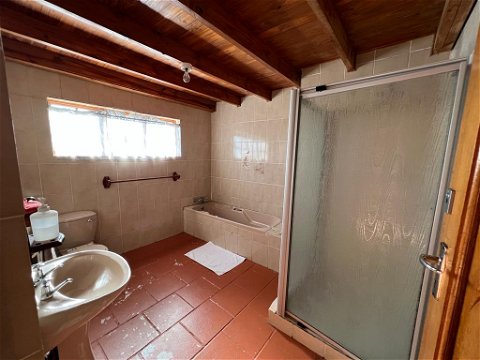 Gemsbok bathroom