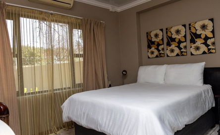 Double Room with Garden View - Bath Only