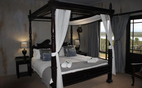 All rooms are spacious with queen of king size beds.