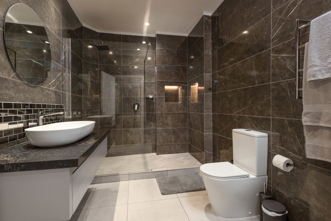 Main en suite