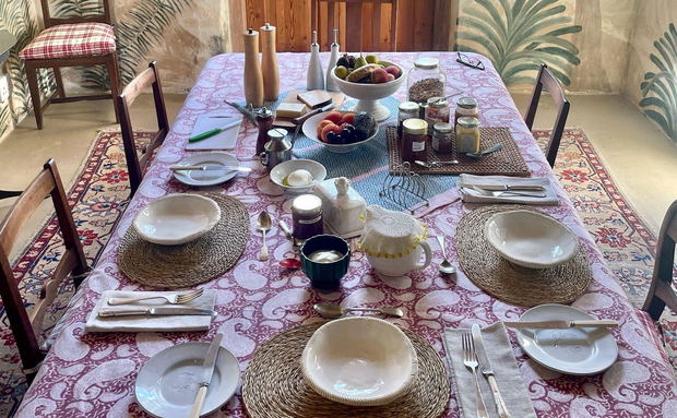 De Hoek guesthouse Dining looking at the Karoo Langeberg Mountains De Hoek guesthouse Dining looking at the Karoo Langeberg Mountains