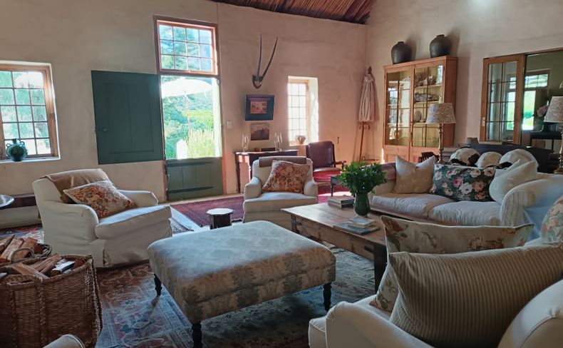 De Hoek Drawing room guesthouse looking at the Karoo Langeberg Mountains