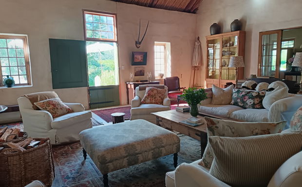 De Hoek Drawing room guesthouse looking at the Karoo Langeberg Mountains De Hoek Drawing room guesthouse looking at the Karoo Langeberg Mountains