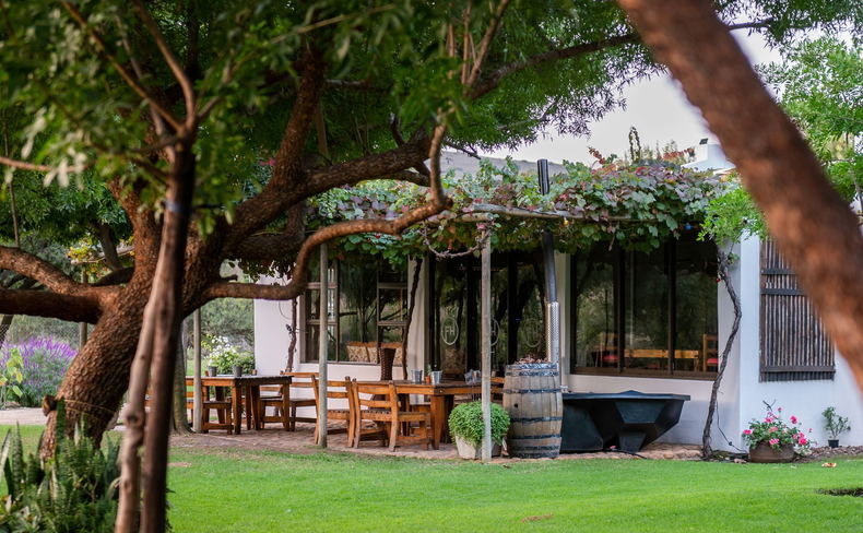 Group accommodation with hot tub in between McGregor and Robertson Group accommodation with hot tub in between McGregor and Robertson