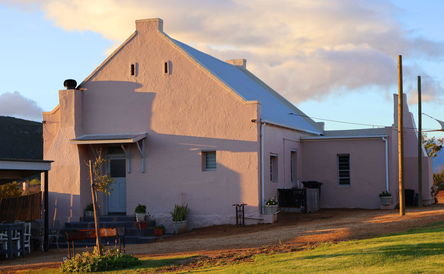 Tango Farmhouse (Pet Friendly)