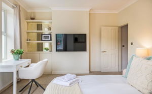 19 Approach Road - 1 Bed