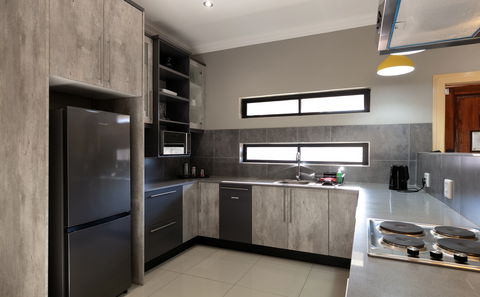 Full Fitted Kitchen, Dining Area
