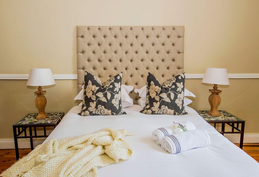 Queen Bed (en-suite)