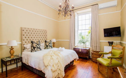 Queen Bed (en-suite)