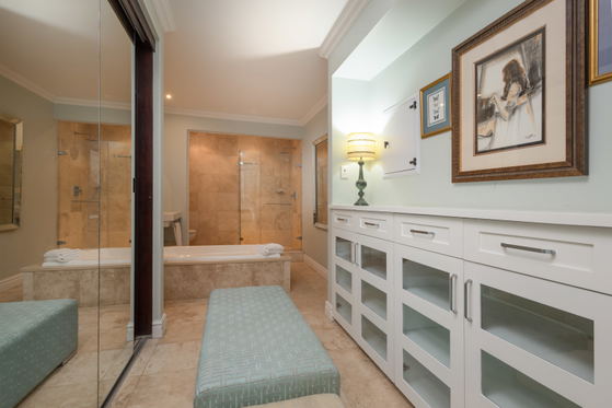Main en suite