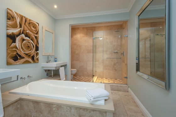 Main en suite