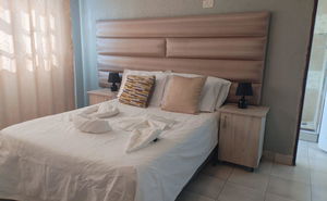 Comfy King Room