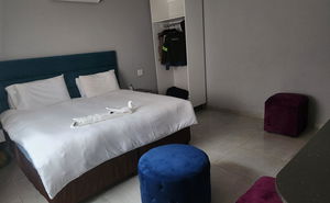 Deluxe King/Twin Room with Pool View