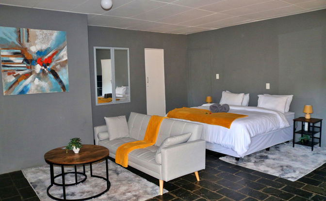 Cosy Mountain Farmstay with private Boma