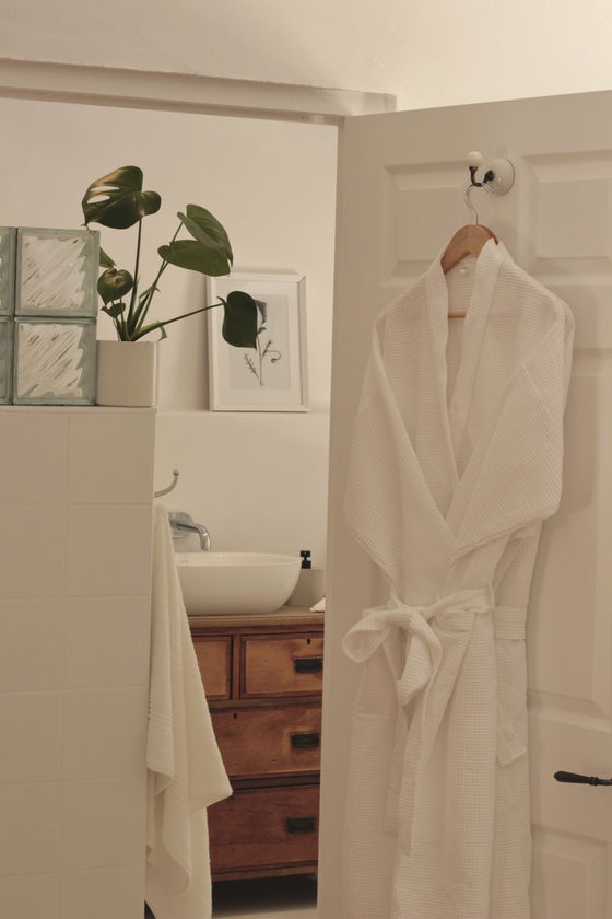 bathroom at robertson manor