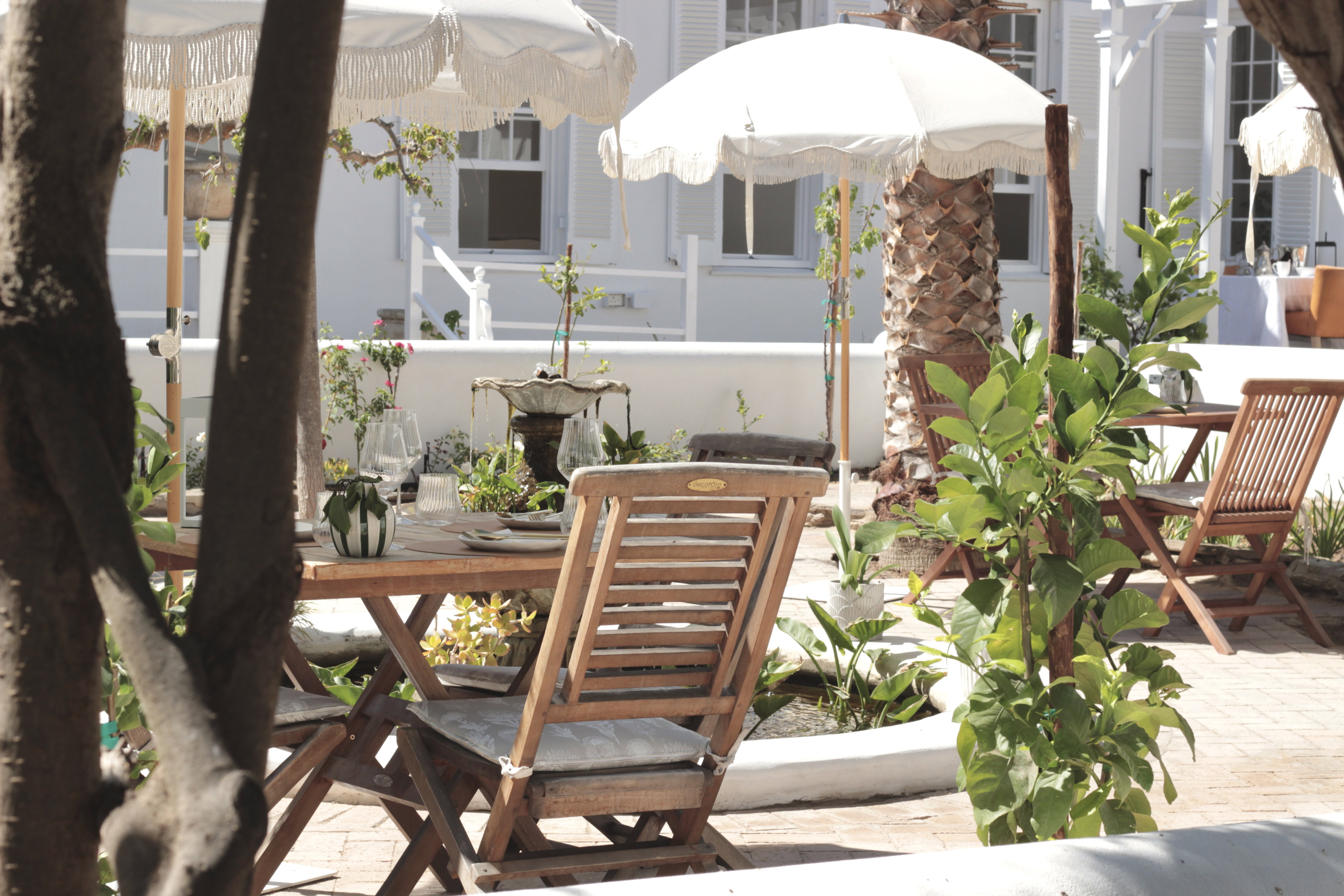 outside dining robertson manor