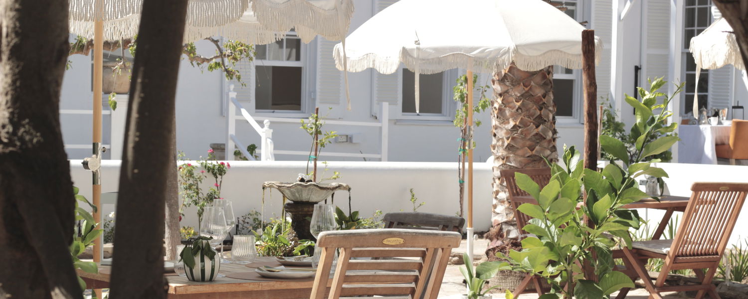 outside dining robertson manor