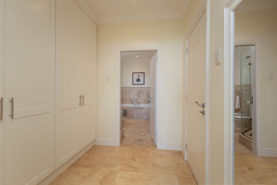 Main en suite