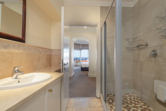 Main En-Suite
