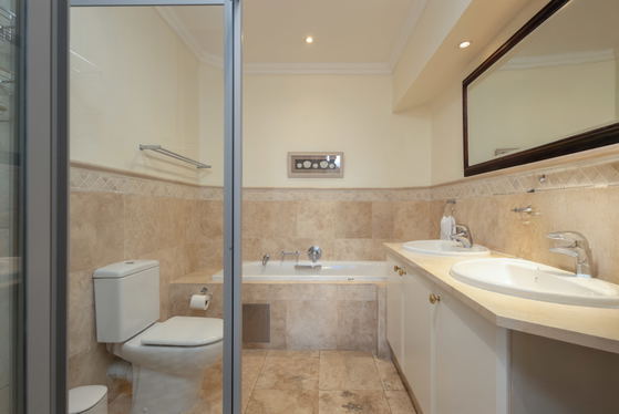 Main En-Suite