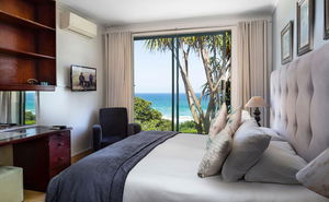 Hilltop Suite (Queen Non-Sea Facing)